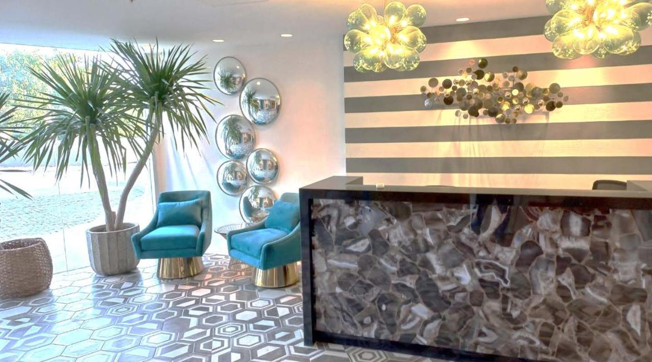 كويزون سيتي Acellyne'S Suites At The Residences At Commonwealth By Century المظهر الخارجي الصورة