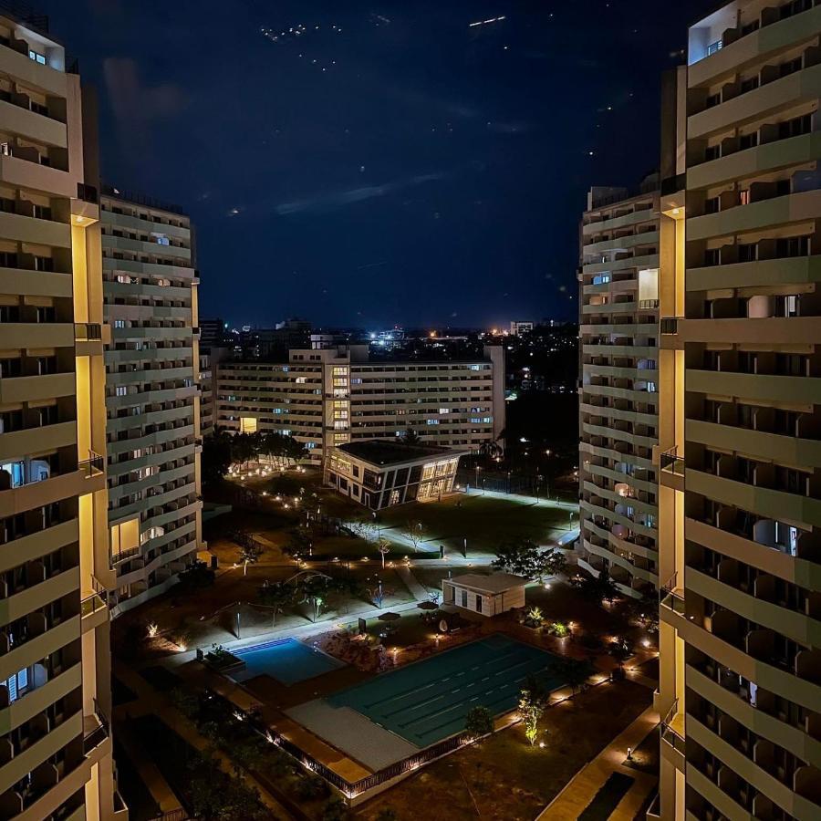 كويزون سيتي Acellyne'S Suites At The Residences At Commonwealth By Century المظهر الخارجي الصورة