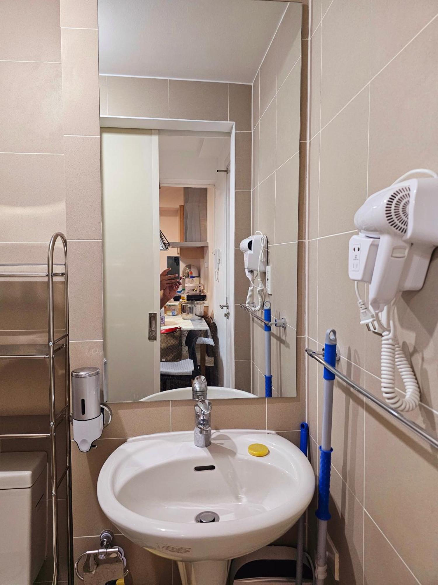 كويزون سيتي Acellyne'S Suites At The Residences At Commonwealth By Century المظهر الخارجي الصورة
