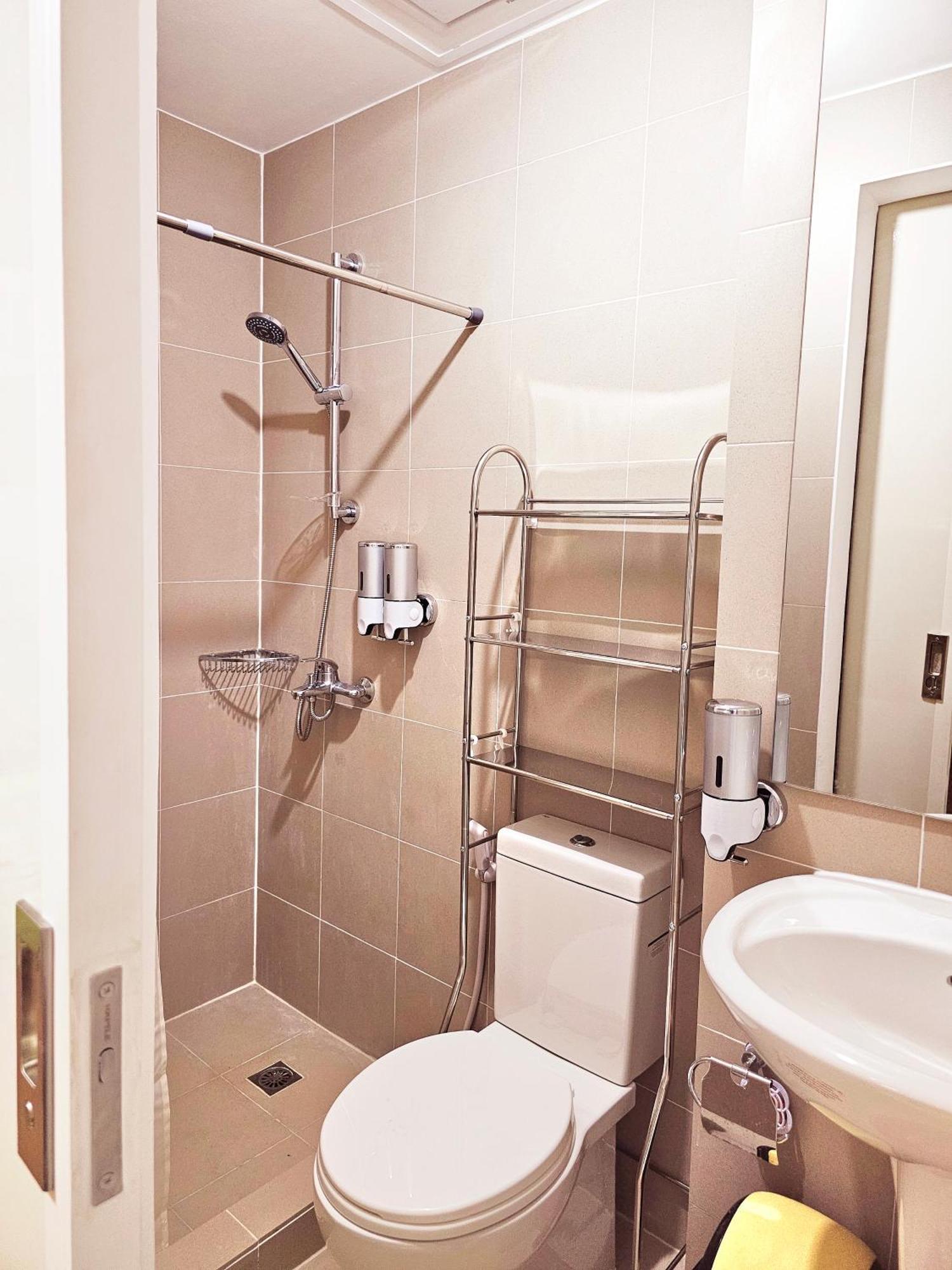 كويزون سيتي Acellyne'S Suites At The Residences At Commonwealth By Century المظهر الخارجي الصورة