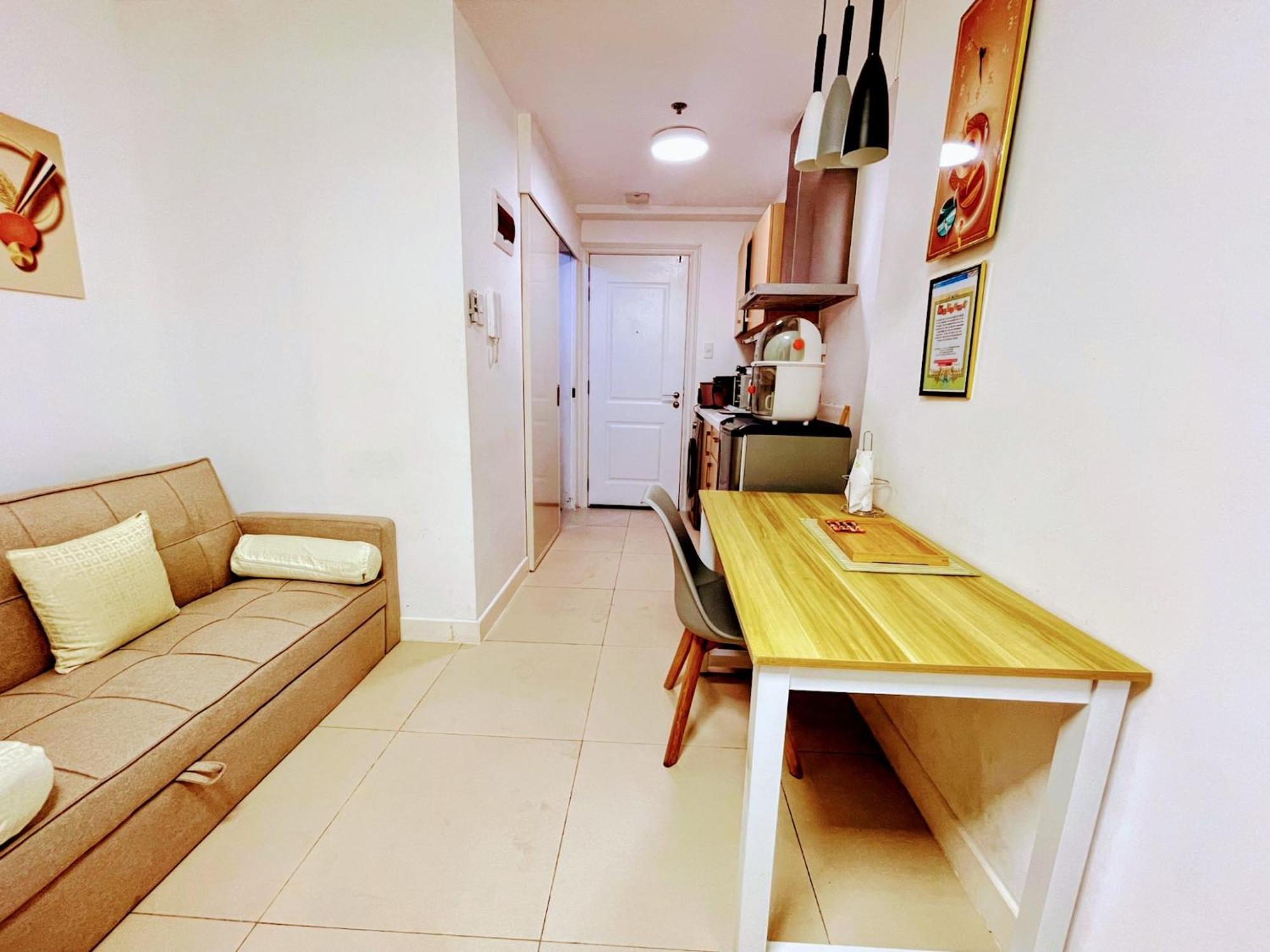 كويزون سيتي Acellyne'S Suites At The Residences At Commonwealth By Century الغرفة الصورة